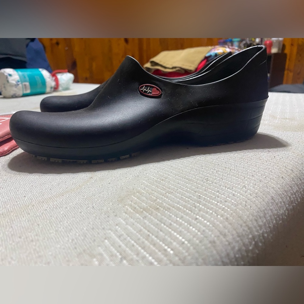 Nursing shoes